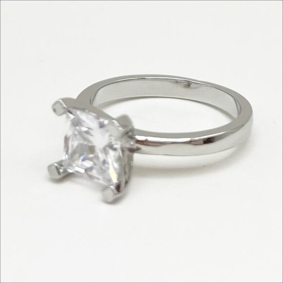 Ring Princess Cut 2 CT Rhinestone White Gold Plated Size 7 - Picture 1 of 11